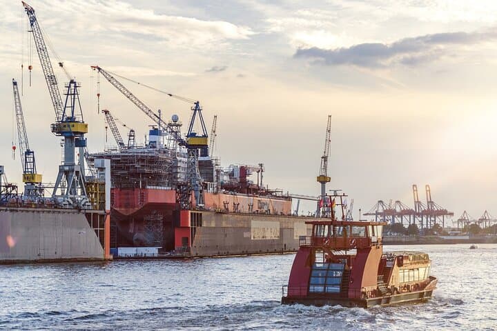 One hour long harbor tour in Hamburg
