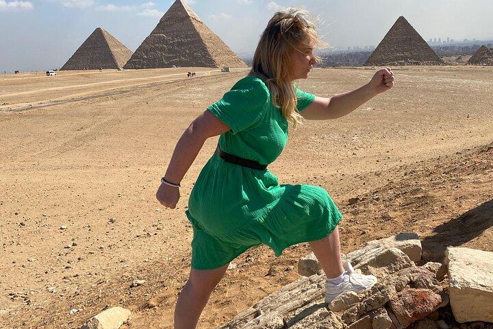 Explore Giza Pyramids,Sphinx, Museum,Lunch and Bazaar from Cairo
