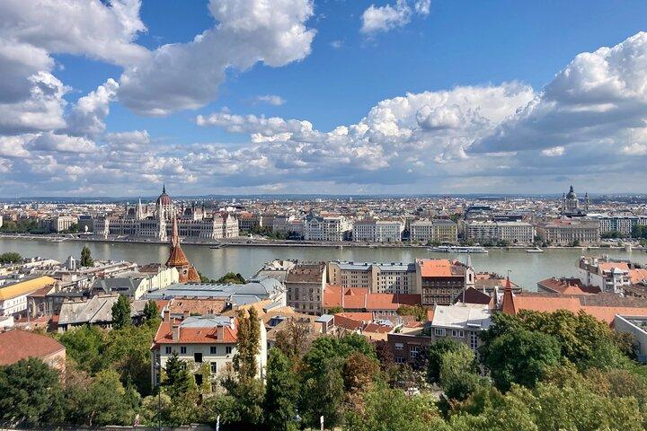 Half day Budapest city tour by car / minivan