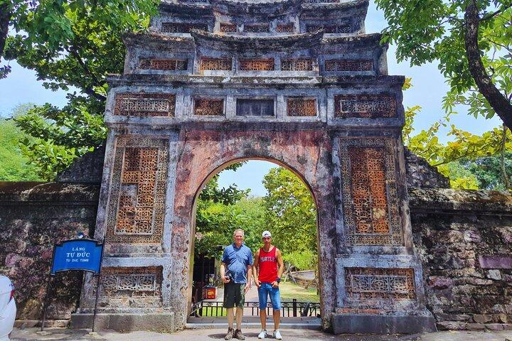 Hue: Dragon Boat, Perfume River, Pagoda & Royal Tomb Tour