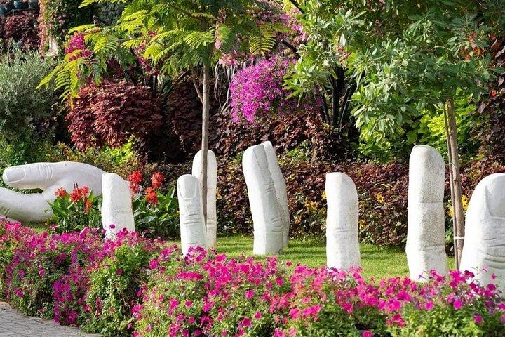Dubai Miracle Garden Tour with Optional Transportation Services