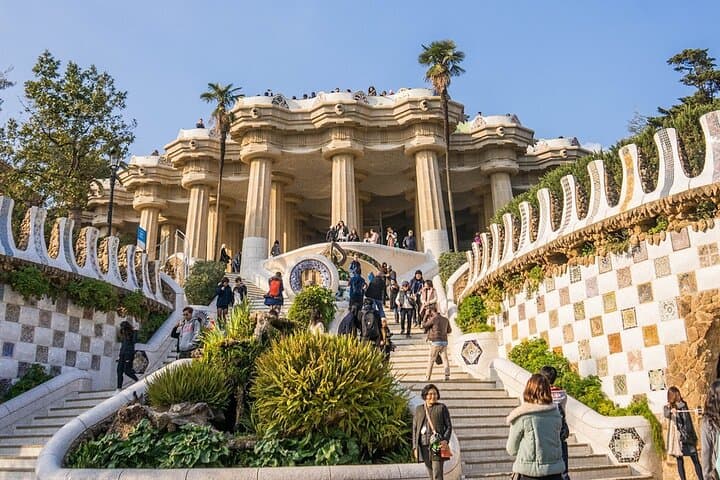 Guided Tour of Sagrada Familia and Park Güell