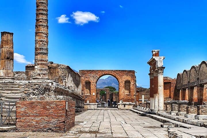 Pompeii Guided morning Tour from Sorrento or Naples