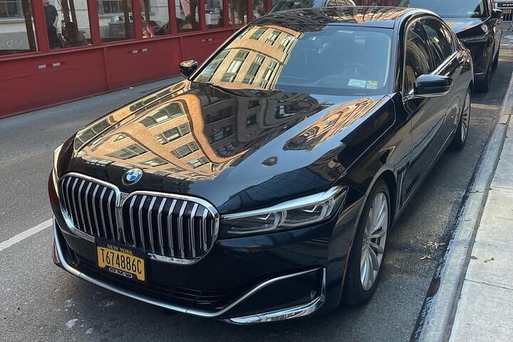 First Class Transfer from Manhattan to NYC Airports (JFK/EWR/LGA)