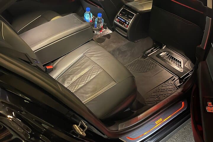 First Class Transfer from Manhattan to NYC Airports (JFK/EWR/LGA)