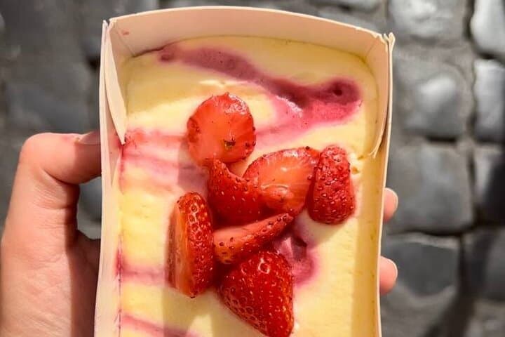 3-Hour Private Walking Art and Street Food Tour in Rome