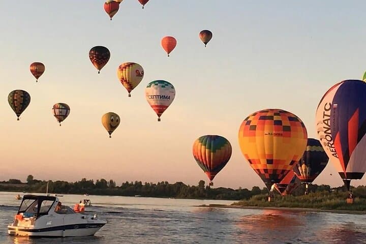 Stunning views of a hot air balloon ride over Luxor