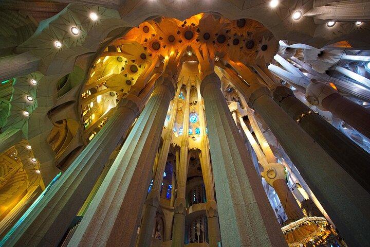 Sailing Experience,Sagrada Familia & Casa Battlo Small Group Tour