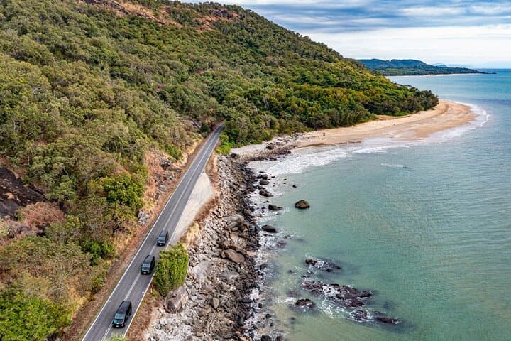 Cairns to Port Douglas ONE WAY Private Transfer 6 pax