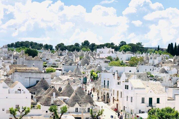 Ostuni, Alberobello and Polignano a Mare. Departing from Lecce
