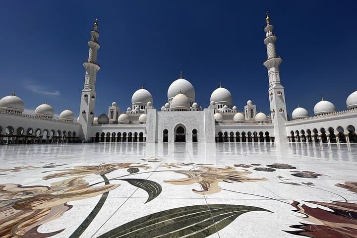Premium Abu Dhabi Full-day City Tour in A 4x4 Private Vehicle