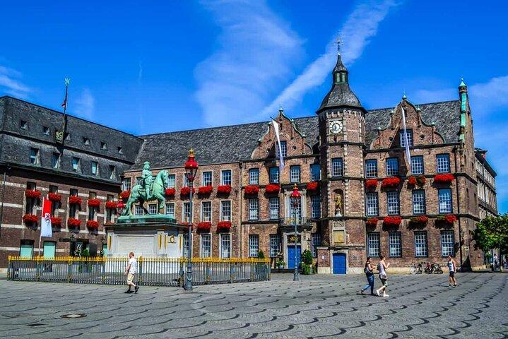 Dusseldorf: City Walk Audio Guide in 7 Languages on your Phone