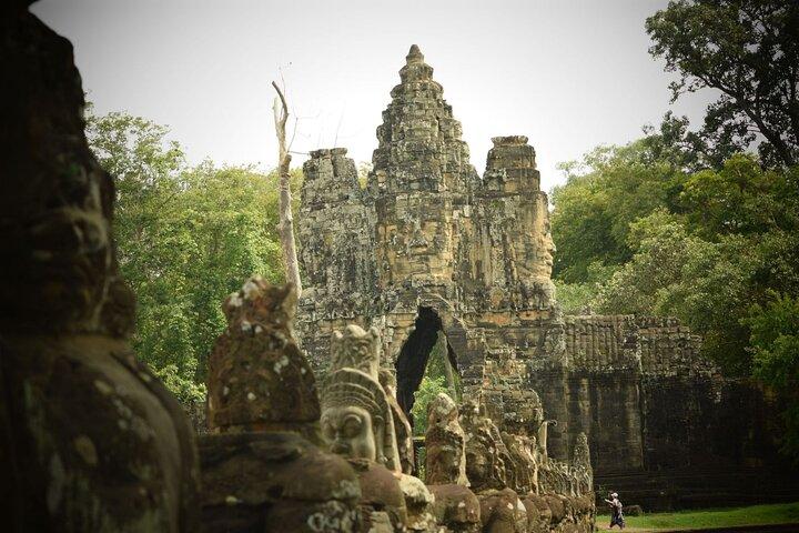 Enjoy Angkor in a Gondola Boat Ride Day or Sunset Tour