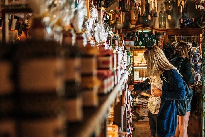 Paris Antiques Market Insider's Tour in Extra-Small Group