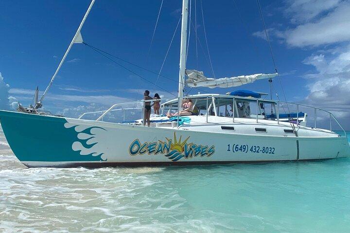 4-Hour Catamaran Sail and Snorkel Tour from Grace Bay