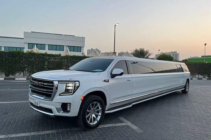 Dubai: Private Limousine ride with driver for City Tours n Events