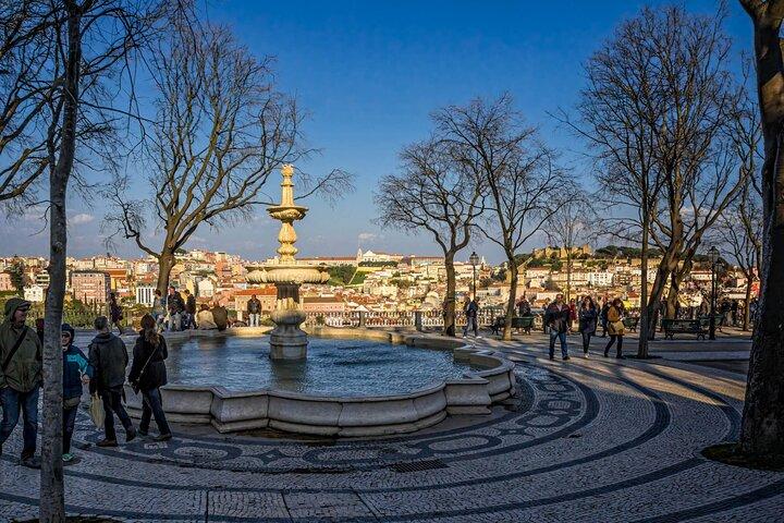 Lisbon Private Tour by Tuktuk + Live Fado Dinner