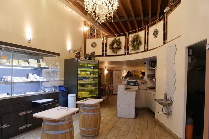 Discover French cheese, amazing wines and surprising pairings!