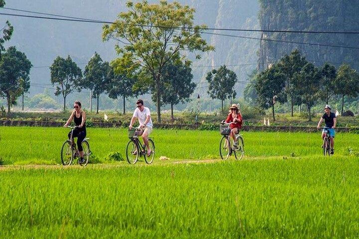 Hanoi: Luxury 3-Day Ninh Binh Trip and Halong 5-Star Cruises