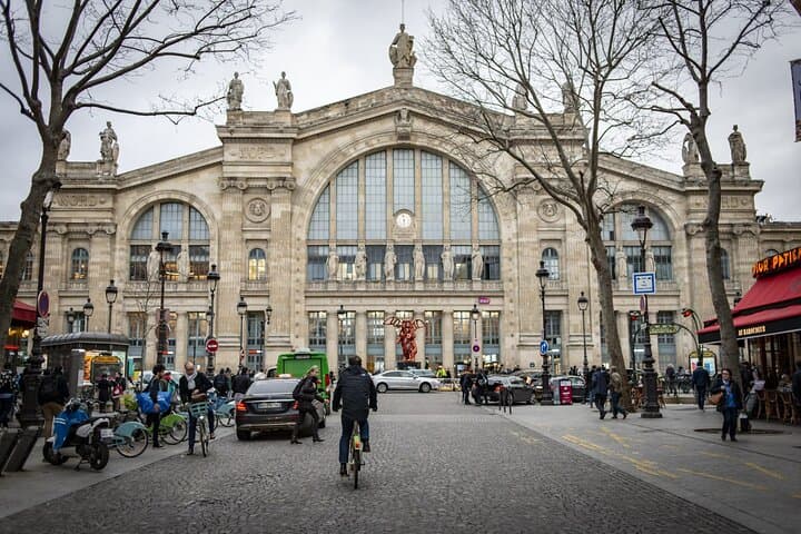 Private Arrival Transfer: Paris Train Station to Hotel