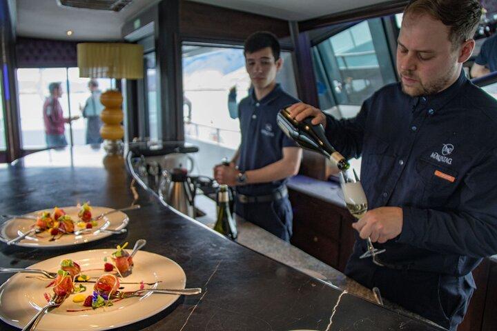 Glaciares Gourmet Premium Lounge boat Tour + El Calafate pick up
