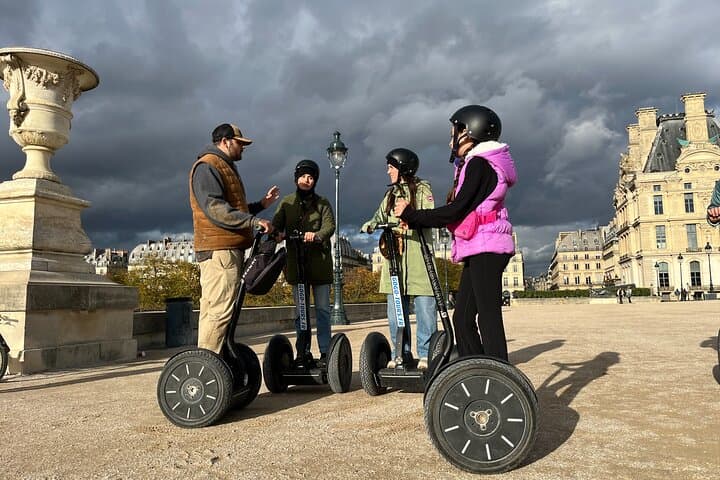 Paris: Experience Segway Top Highlights Small Group 2 Hours
