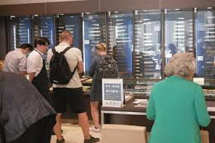 Kappabashi Knife Shopping Tour with Government-Licensed Guide