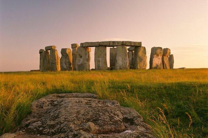 Private Archaeologist Led Stonehenge & Windsor Castle Tour