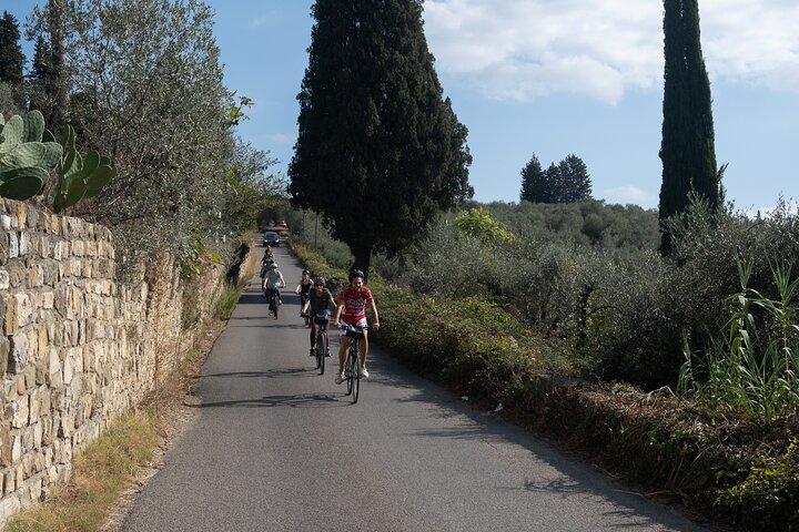 Full Day Tuscan Bike Tour With Wine Tasting and Lunch At Farm