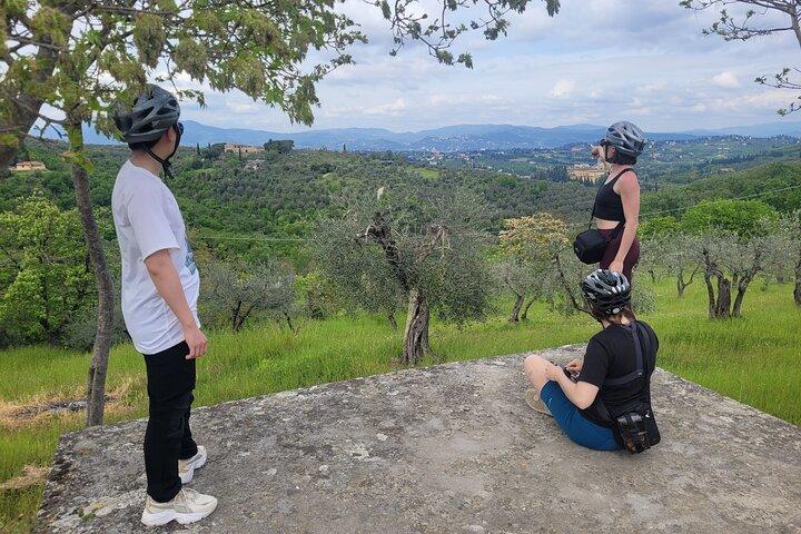 Full Day Tuscan Bike Tour With Wine Tasting and Lunch At Farm