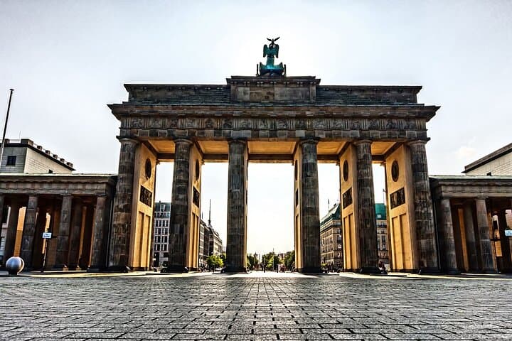 Private Transfer from Berlin to Prague with 2h of Sightseeing