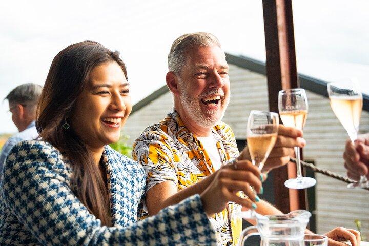 Full-Day Vintage Bus Wine Tour of Sussex from London