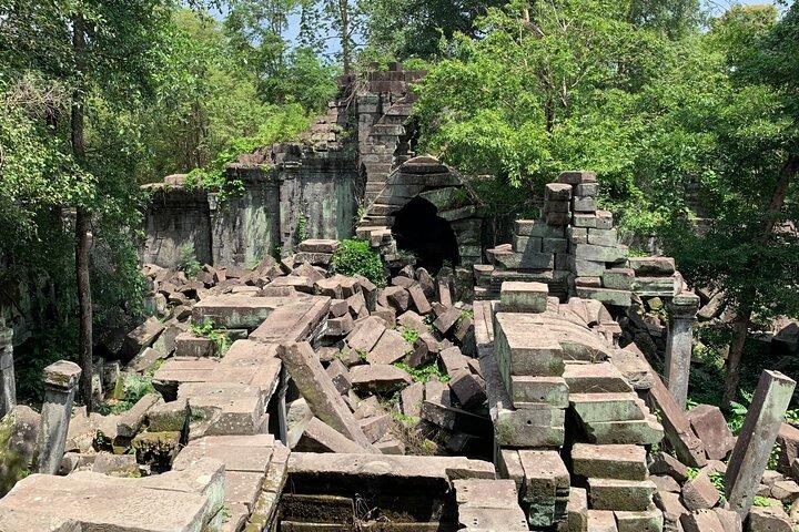 Siem Reap Airport transfer and Beng Mealea visit by private taxi