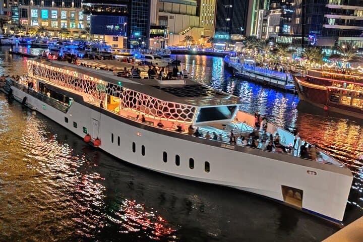 Dubai Luxury Yacht Dinner Cruise