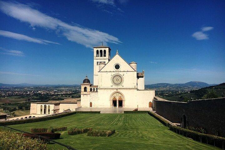 Full Day Private Guided Tour to Assisi and Cortona from Florence