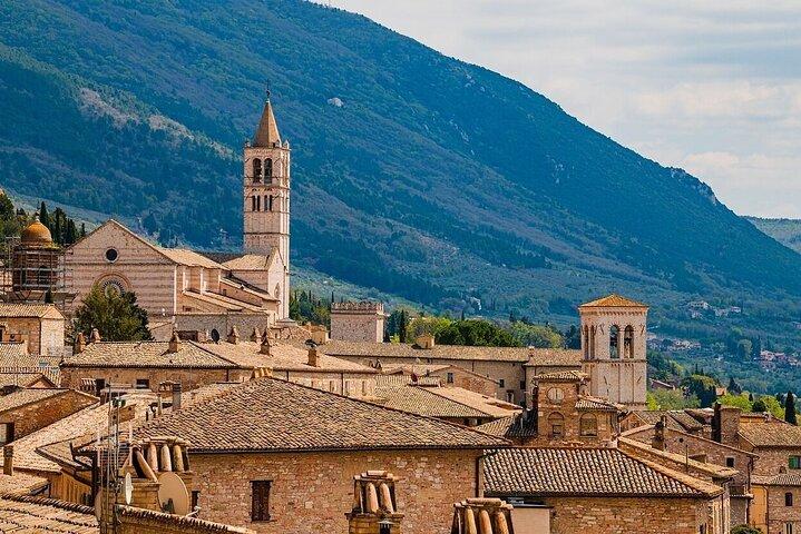 Full Day Private Guided Tour to Assisi and Cortona from Florence
