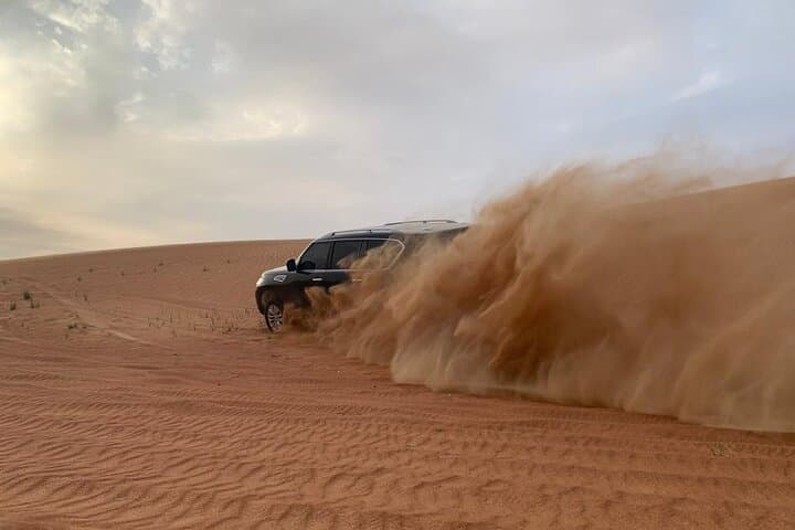 Dubai Desert Safari-BBQ Dinner, Belly Dance, Fire show