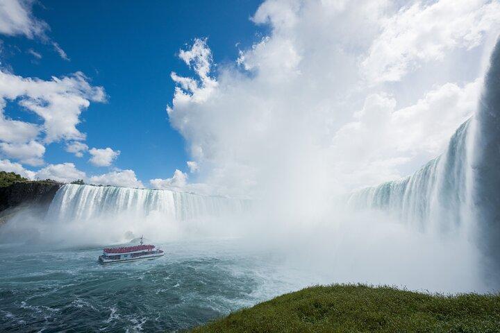 Toronto to Niagara Falls Tour: Skip-the-Line Boat & Journey