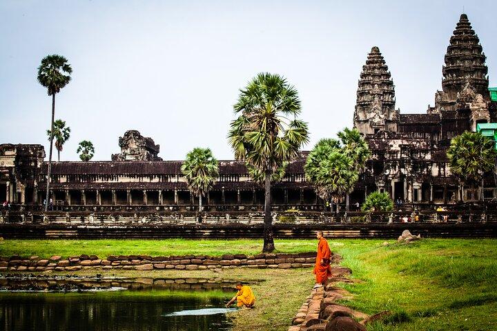 Angkor Wat, Bayon and Banteay Srei by Private Guided Tour