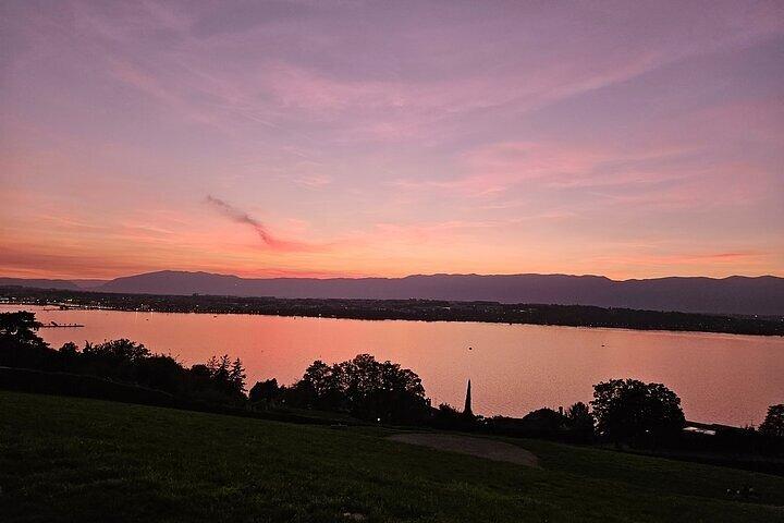 Geneva: Sightseeing of top Places Tour Electric TukTuk 1H15 tour