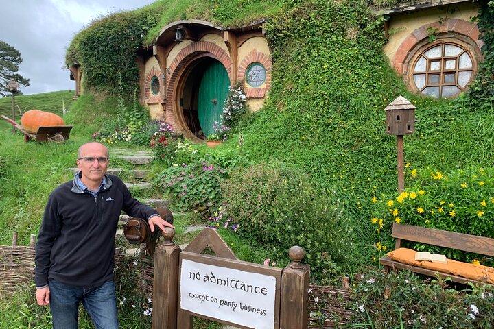Private Hobbiton and Rotorua Auckland Tour House