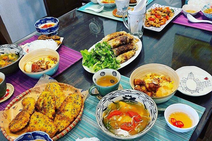 Small Cooking Class Inside the Old Quarter of Hanoi with Market