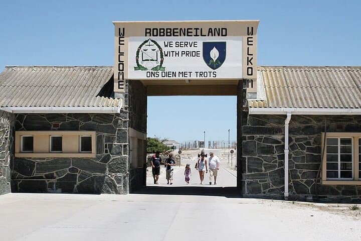 Robben Island and Table Mountain Cableway with Bo-Kaap Day Tour
