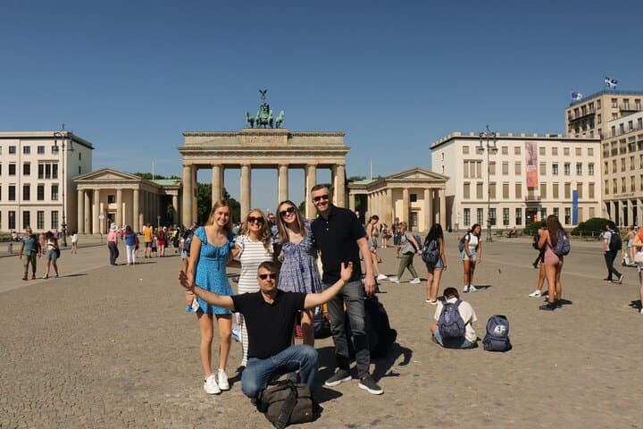 5hours: Guide, Chauffeur & Photographer in Berlin private Tour