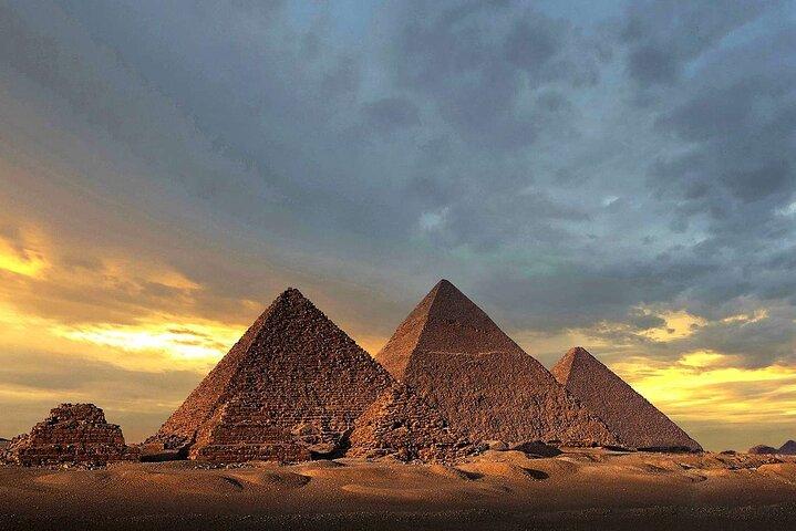 Half Day Tours To Giza Pyramids &Sphinx With Lunch At 9 Pyramids