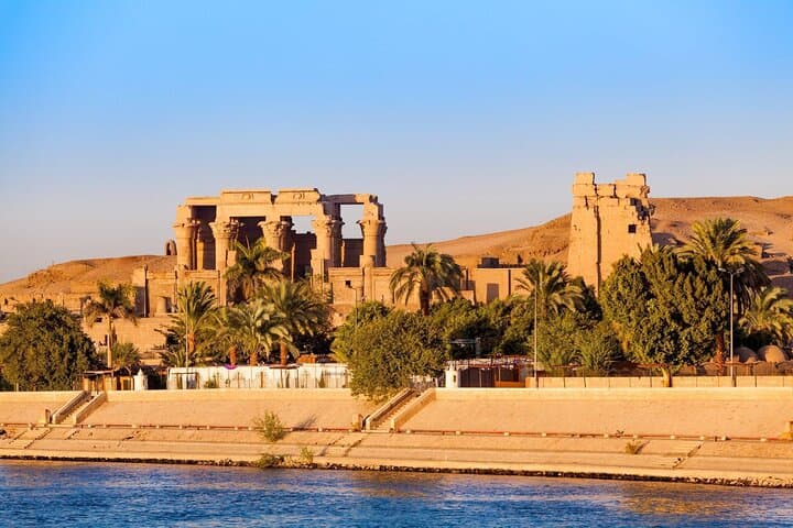 Private One Way Transfer to Aswan from Luxor with Snacks