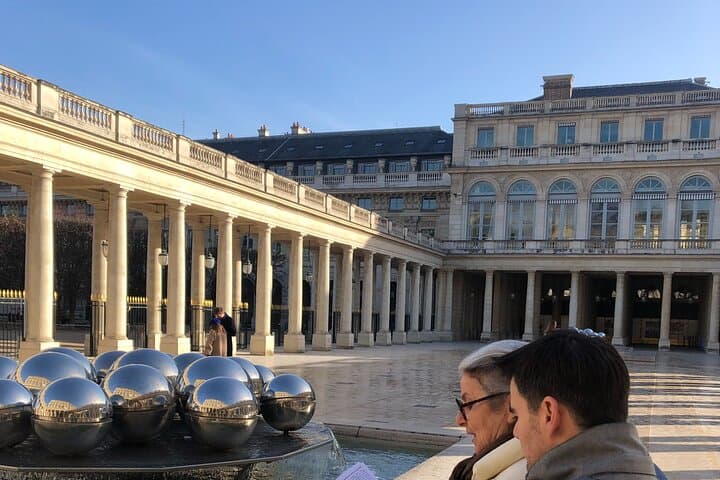 Explore the Covered Passages of Paris with a track game