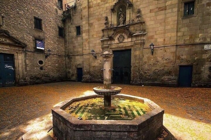 Hidden gems of Gothic Quarter Barcelona Walking Tour