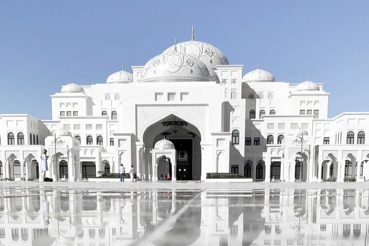Dubai: Culture Tour of Abu Dhabi with Mosque and Qasr Al Watan