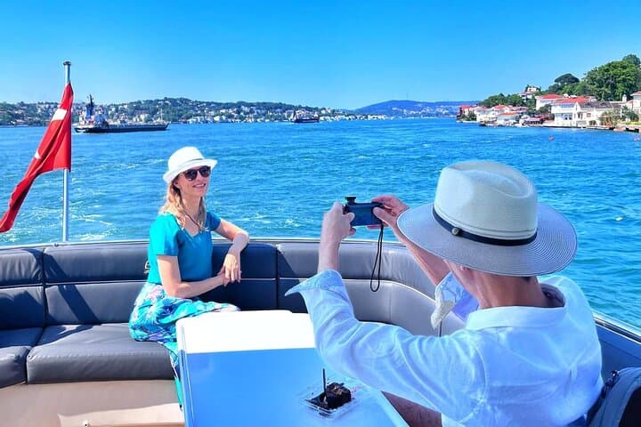 Luxury Bosphorus Yacht Tour – Asian Side Stop & Exploration